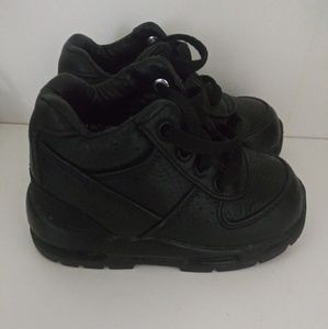 Nike leather size 6 toddler sneakers